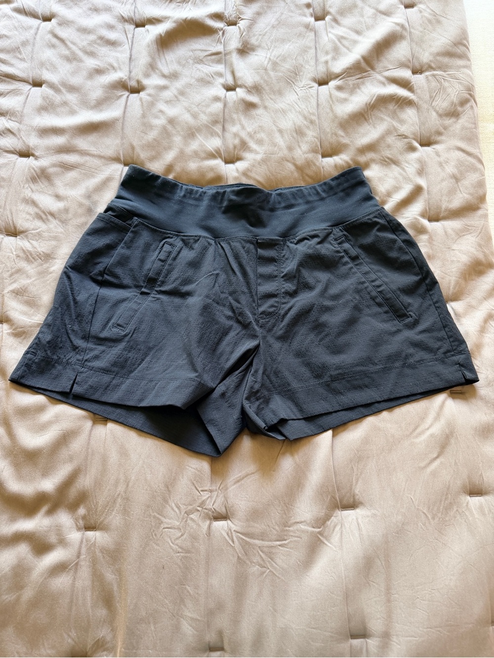 Athleta Trekkie North Short Size 4